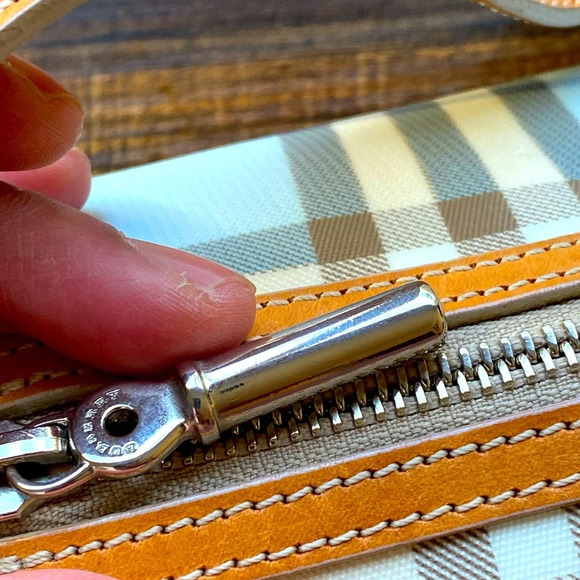 Vintage Burberry NovaCheck Small Barrel Bag with/Wallet - Picture 9 of 16